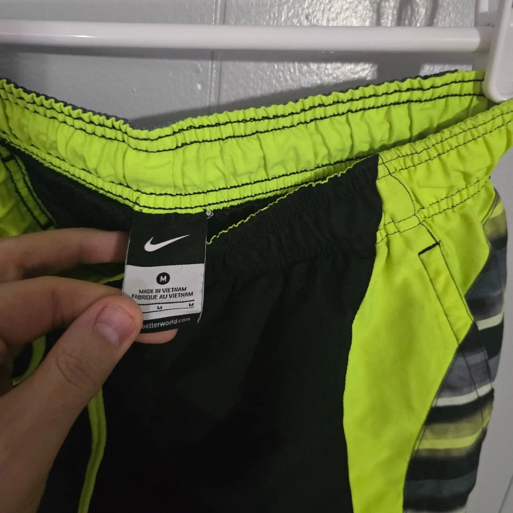 Nike Swim Trunks Mens Medium Black Neon Yellow Striped Board Shorts‎ Athletic
